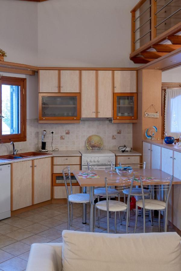 Papadogiannopoulos House Aigio Exterior photo